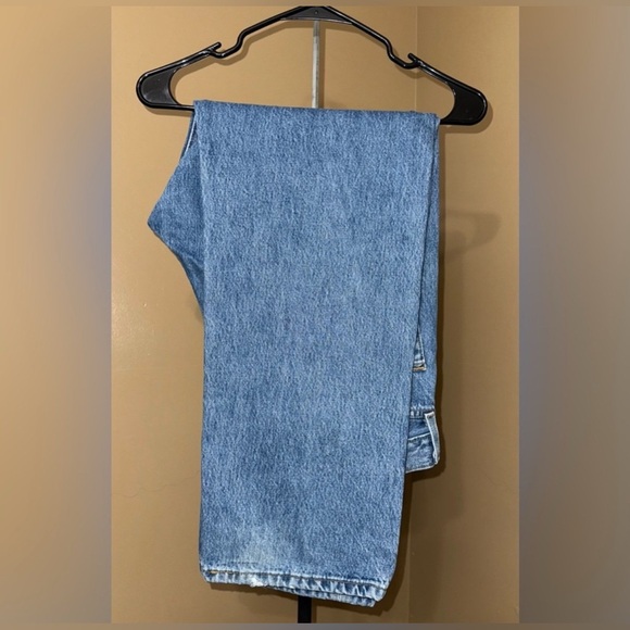 LEVIS Men’s Classic Blue Denim Jeans. Size 38x30. 100% Cotton. - Picture 2 of 7